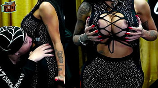 Ruan kisses Bibi Griffo's waist very nicely, she liked it and showed her nipples - Podcast Pápum no Barraco!