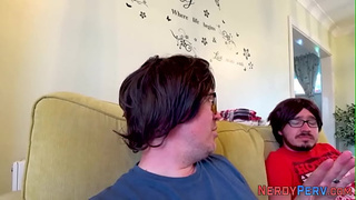 Amateur gets facialized by nerd