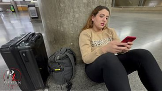 Woman falls for Tinder and ends up doing her job - sex on the Sé Metro station.