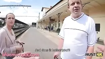 HUNT4K. Man watches how his lassie sucks strangers dick for cash